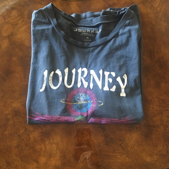 Bundle of 4 medium sized women/teen t-shirts - Picture 6 of 9